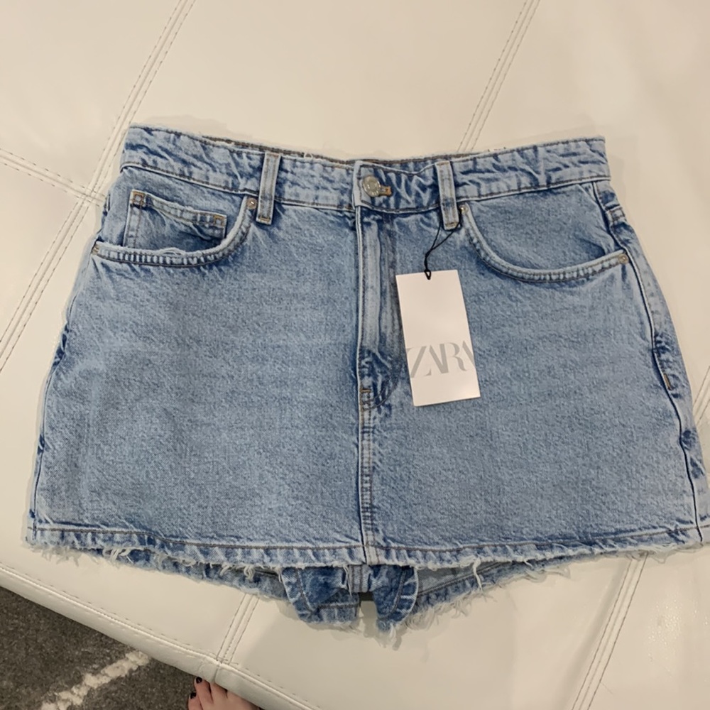 Shorts - Picture 2 of 6
